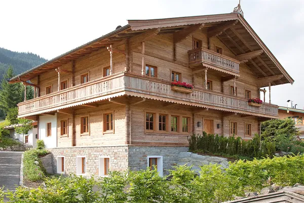 Zimmerei Kitzbühel – präzise Zimmermannsarbeit